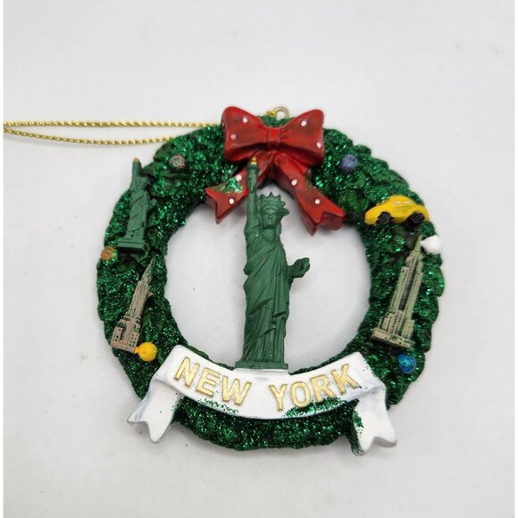 NYC Statue of Liberty Wreath Ornament - New‎ York City Christmas Souvenir Gift - Picture 1 of 3